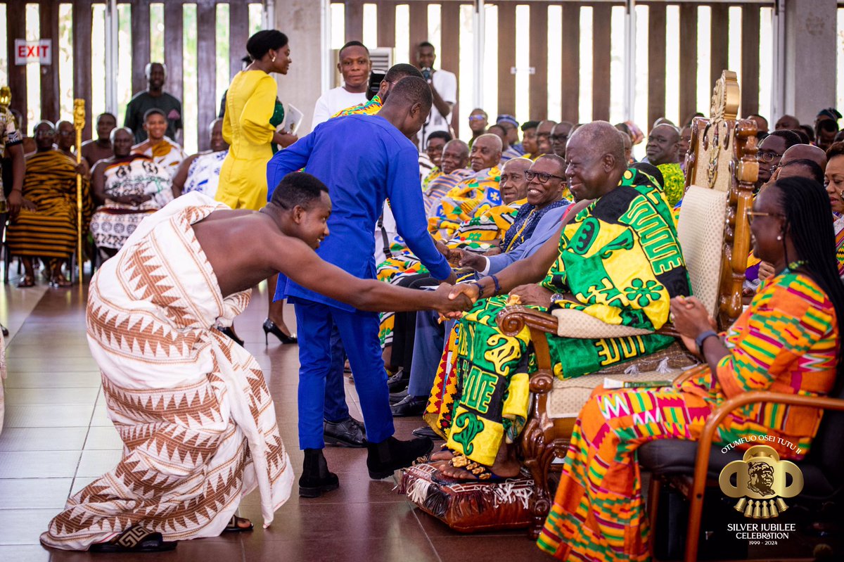 It’s an honor to meet the King. OHENE NYA NKWA DAA. LONG LIVE THE CHANCELLOR.LONG LIVE KNUST.