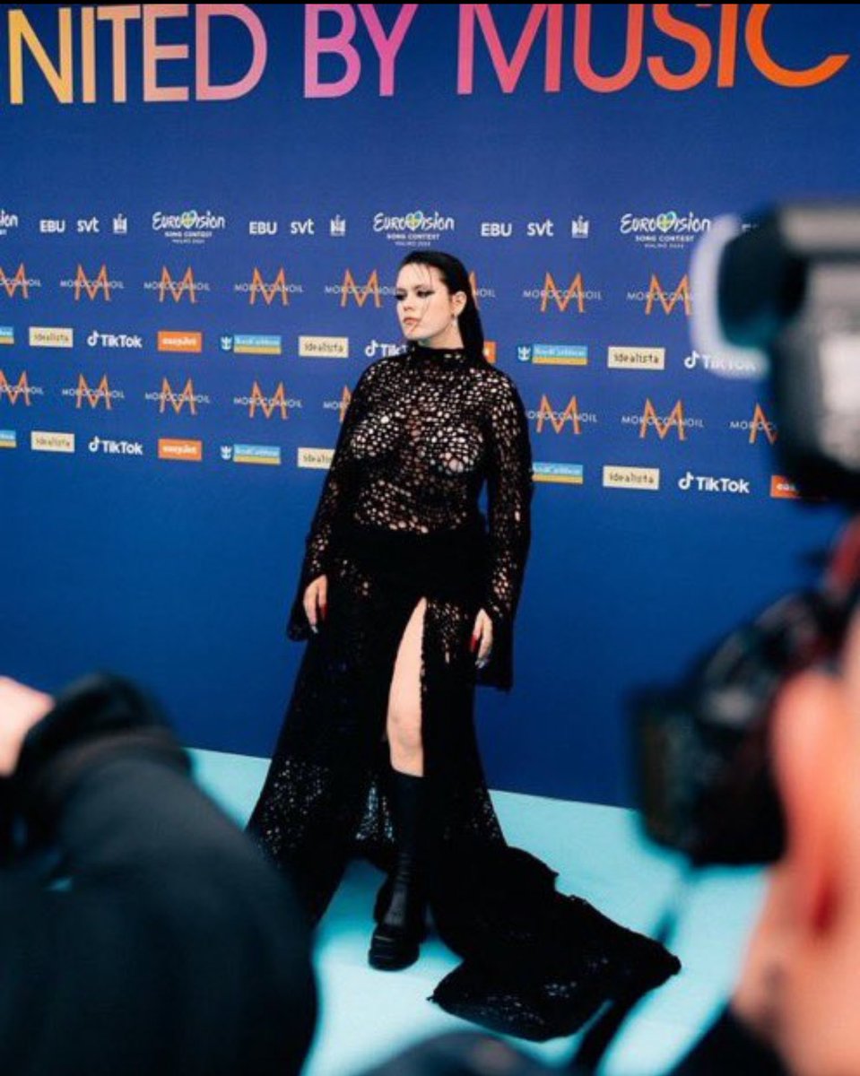 ShaykhSulaiman's tweet photo. PORTUGAL SINGER IOLANDA’S DRESS AT EUROVISION WAS CREATED BY A PALESTINIAN DESIGNER. 

The dress draws inspiration from the poignant themes explored by Palestinian satirical cartoonist Naji Al Ali, known for his work that delves into themes of corruption, greed, resistance, betrayal, and colonialism. 

The design incorporates elements emblematic of Palestinian identity and history, such as the Keffiyeh, which is styled to resemble a fisherman’s net, symbolizing the resilience of Palestinian fishermen. Additionally, motifs representing the "separation nets of colonialism" and the destructive allure of "oil and greed" are integrated, evoking the image of oil spilling over the body. 

The dress also reflects the theme of censorship, a nod to Naji Al Ali’s daring work that challenged the Zionist entity and global leadership, ultimately leading to his assassination in 1987.

Source: @trashyxclothing @SuppressedNws 

#Eurovision2024