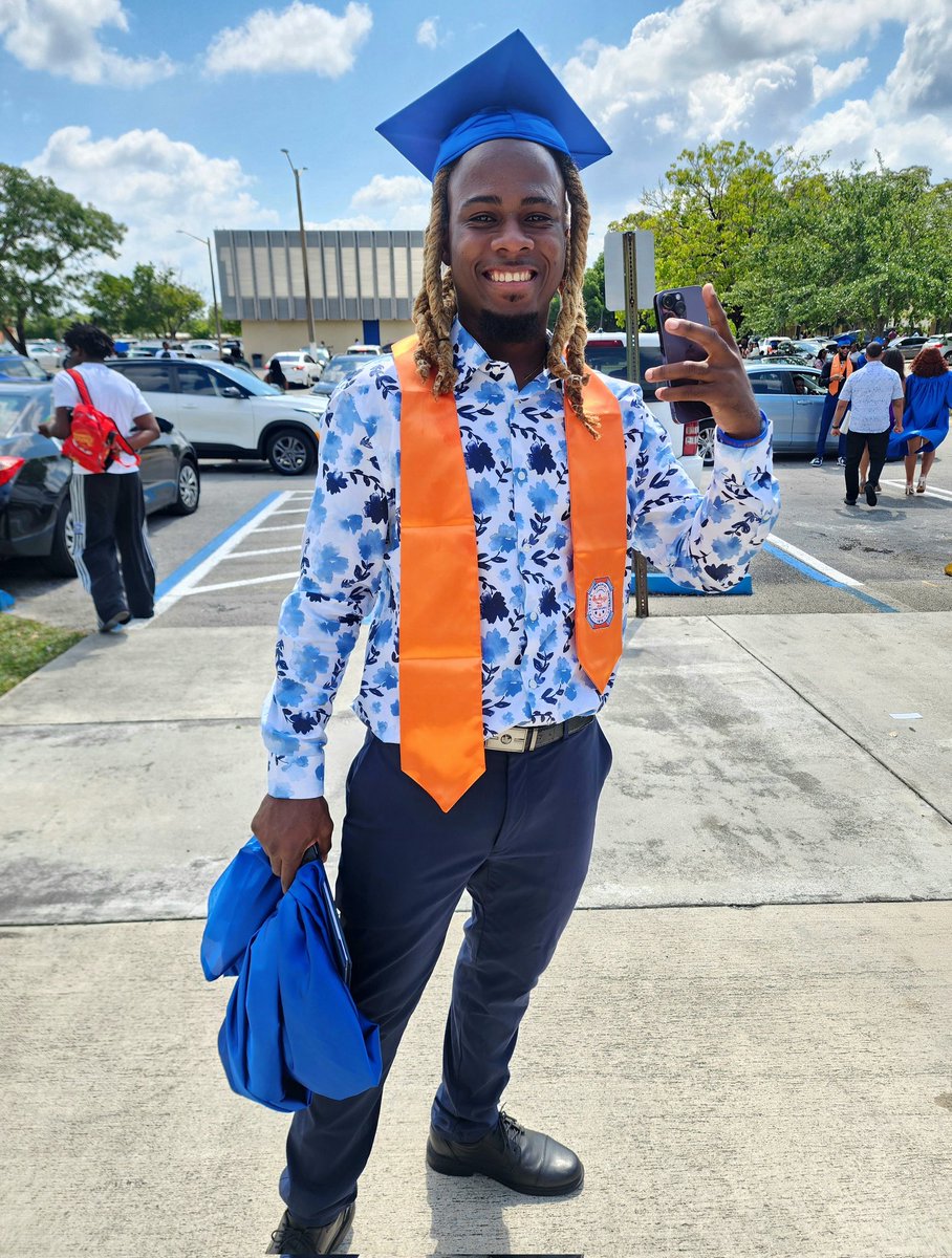 Congrats to our 2024 @FLMemorialUniv graduates! 🦁🎓 #fmu #Lions #hbcu #graduation #FloridaMemorial #commencement