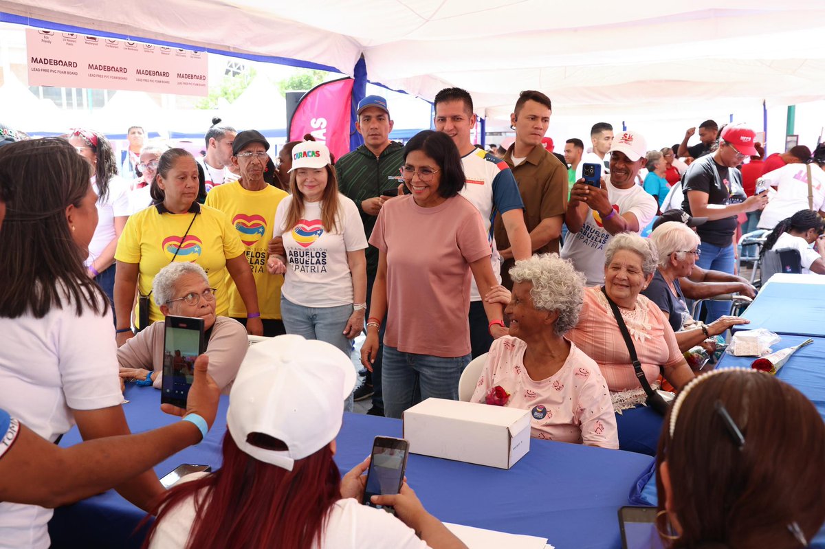 ¡Grandiosa jornada dedicada a nuestros adultos mayores! El Plan 'Más Años, Más Amor' llegó a la parroquia San Agustín, liderados por nuestra Vicepdta. @delcyrodriguezv pusimos en marcha la Gran Misión Abuelos y Abuelas de la Patria, con un despliegue de atención integral en el…