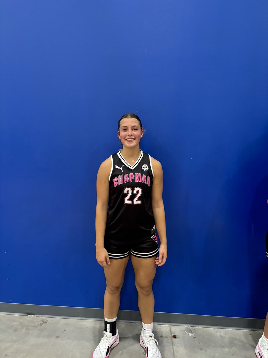 🔥Chapman 17u girls were unstoppable today, making it rain with NINE 3-pointers in their win! 🌧️🏀 Leading the charge was #22 Sarah Helm, who racked up 18 points! Amazing shooting display!

#SHESNXT #PRO16Family @academy_chapman @sarahhelm25 @PRO16G