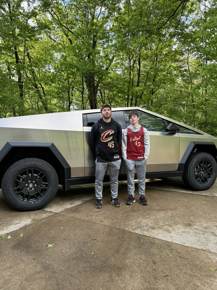 Back from the future to watch Cavs win game 3. <a href="/spidadmitchell/">Donovan Mitchell</a> <a href="/Dlanz1414/">Dlanz14</a> <a href="/cavs/">Cleveland Cavaliers</a> @
