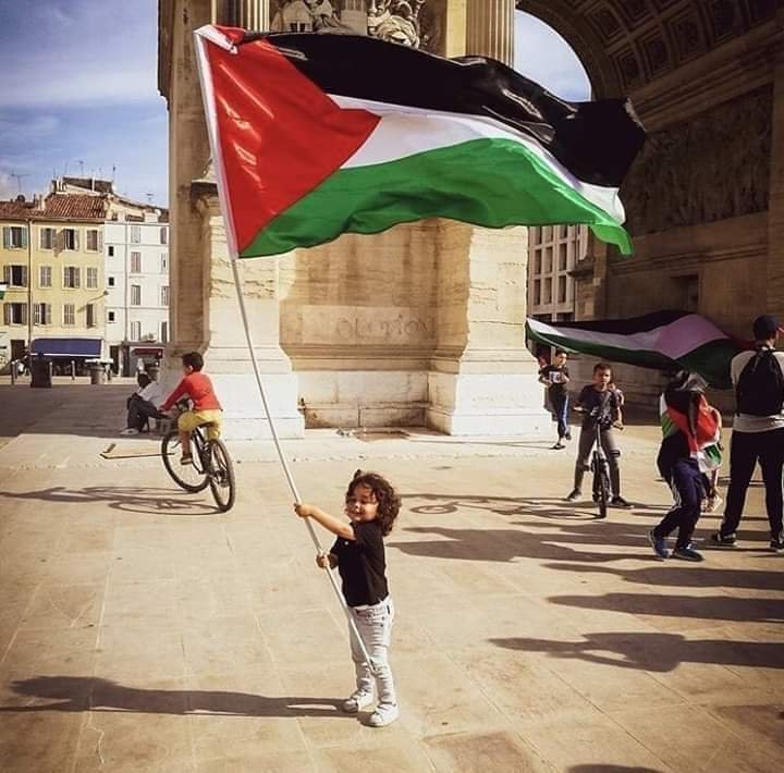 I stand with Palestine!
Viva Palestina libre!
# SocialistSunday