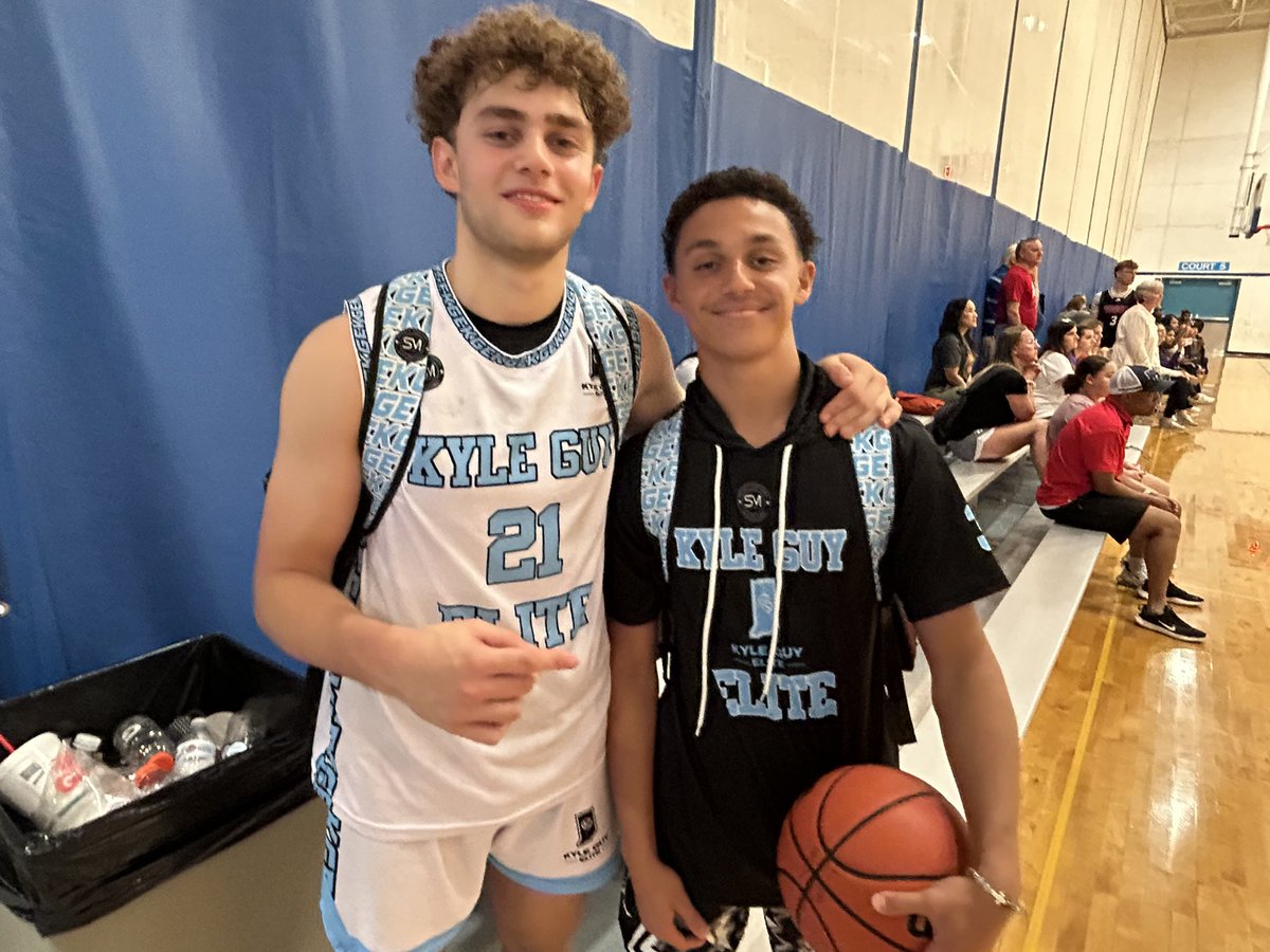 Loved being in the gym today watching <a href="/CashMoore2025/">Cash Moore</a> who is still recovering from shoulder surgery supporting one of his brothers <a href="/E_Tomyn25/">Evan Tomyn</a> playing for <a href="/kyleguyelite/">Kyle Guy Elite</a> 🤞#FAMILY
