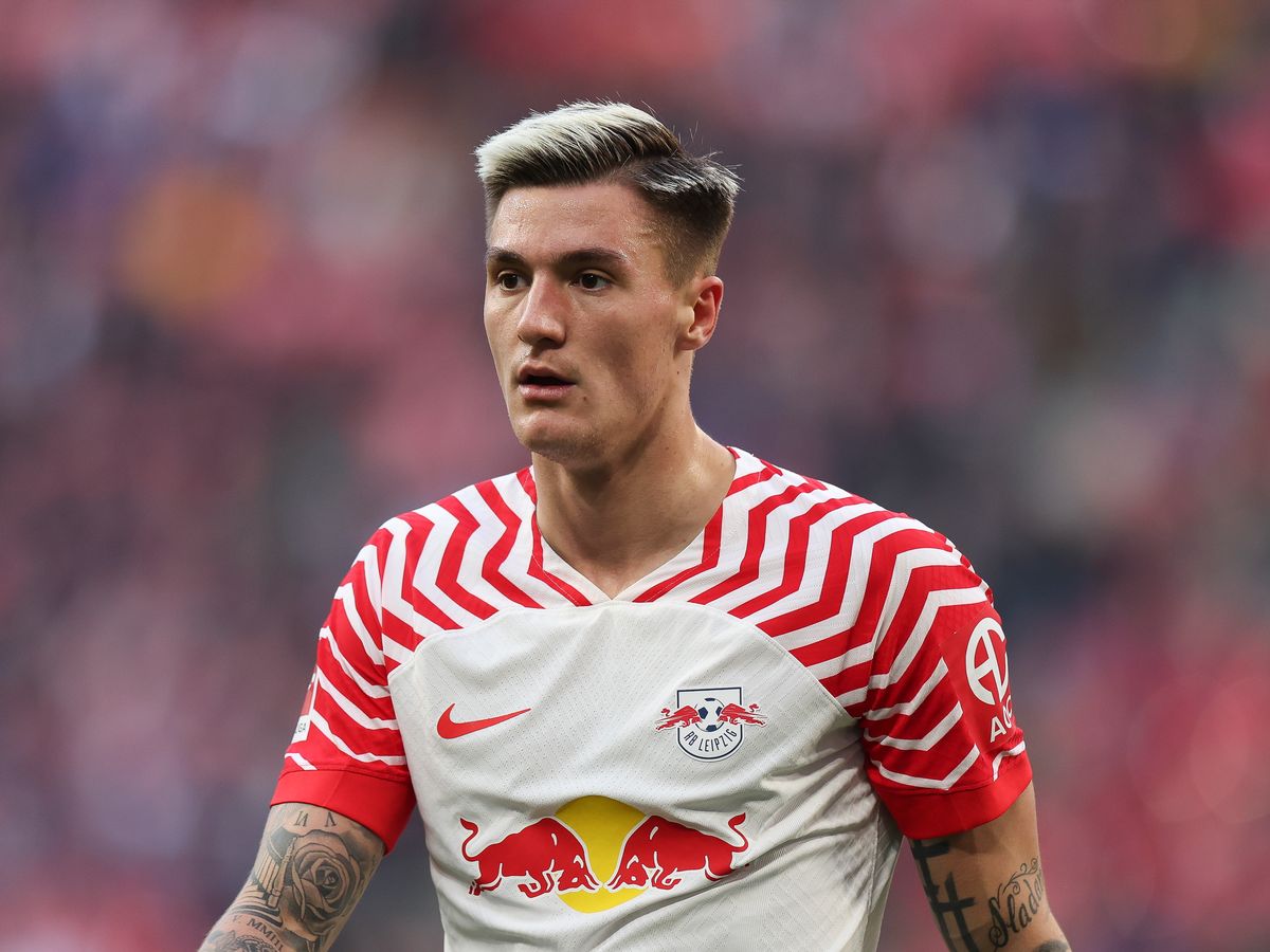 🚨 AC Milan are set to offer a bid of €50M to RB Leipzig for Benjamin Šeško. The Italian club have an edge of Arsenal after meeting with his representatives. [Source: Gazzetta dello Sportt]