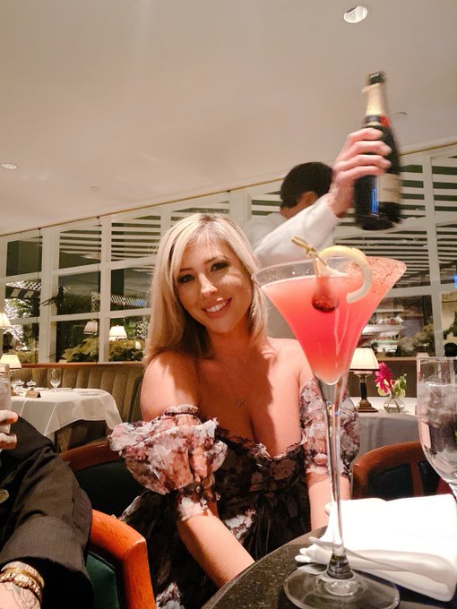 Cheers to the weekend!! https://t.co/j1JegJAl8n<a href="/tag/humpday"class="tags"><span>#humpday</span></a>