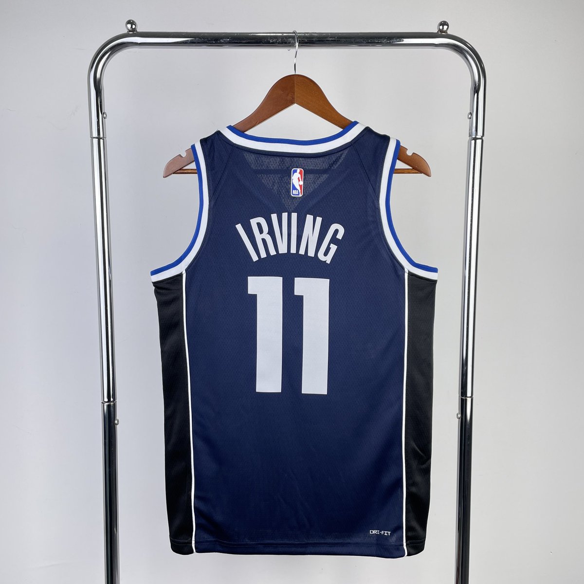 ¡Consigue la camiseta de Dallas Maverick ! 🏀🔥 Con los nombres de Irving o Luka Doncic, demuestra tu apoyo a esta dos estrellas . ¡No te quedes atrás, hazte con la tuya ahora mismo! #DallaMaverick #Irving #LukaDoncic