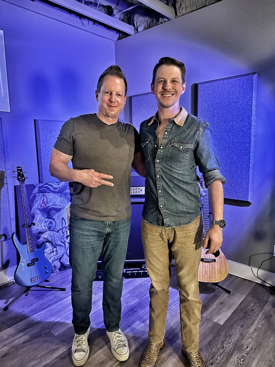 ⭐️Linked with super talented cat, @michaelleefw last week on the cast‼️Good stuff on the way…🎸

#musicians #uncommonsouls #guitarplayers #thevoice #michaellee #blues #bluesrock #vocalist #teecast