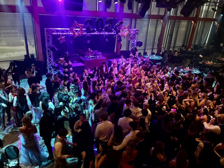 NAHS1619's tweet photo. The class of 2024 were dressed to nines for a beautiful night at prom! #NAHS #classof2024 #highschoolprom #nightoremember #danceallnight #seniors #promdate #promqueen #promking #kkidprincipal https://t.co/E5igdngG8X
