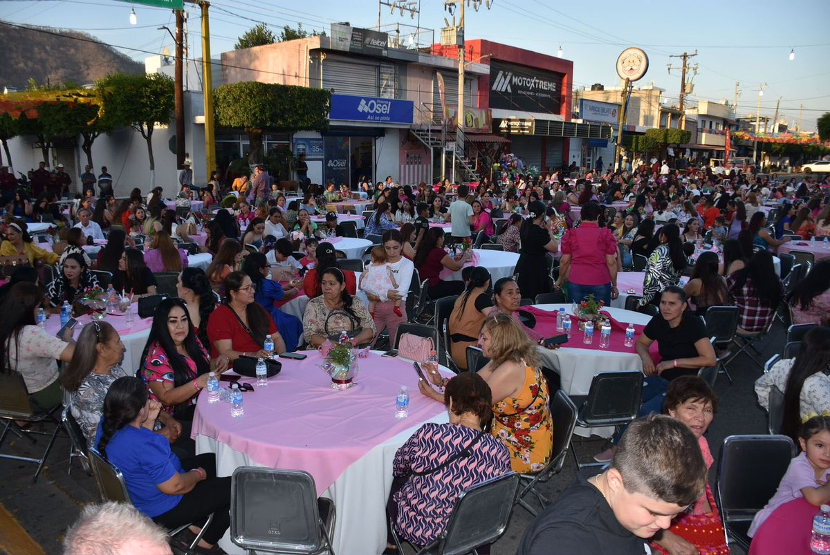 ErikaCoronelA's tweet photo. Fue un gran evento la celebración del día de las madres en Tamazula organizado desde el Gobierno del Municipio que encabeza #RicardoaochoaBeltran. https://t.co/T4VhSayC0I