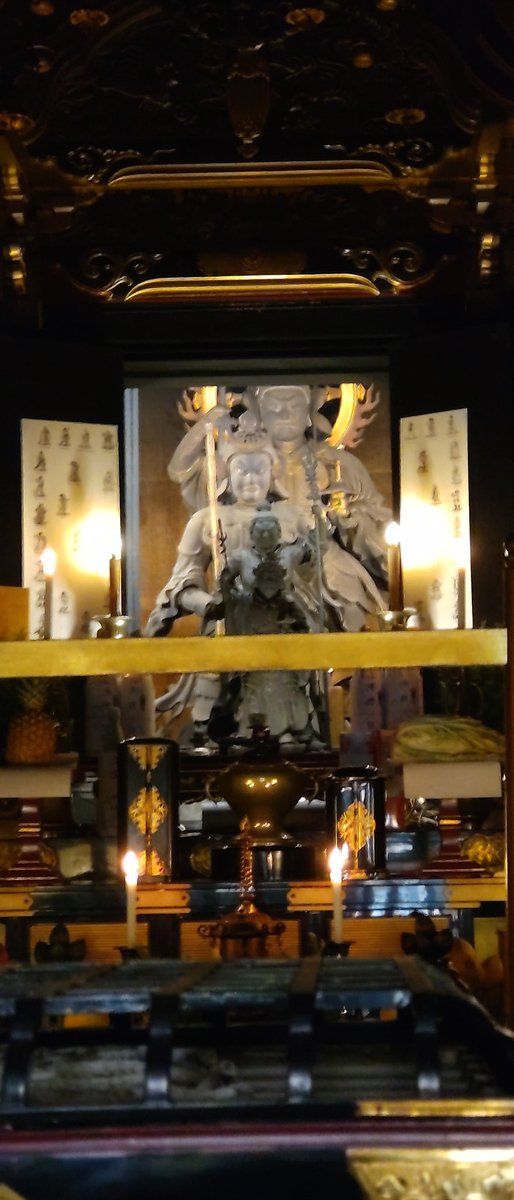 本日、通常なら大阪市寳満寺 大乗坊の御開帳ですが、今年は1週間ずれて来週19日(日)になるそうです。
ご注意を…
毘沙門天立像が4軀縦に並ぶ珍しい配置だよ！