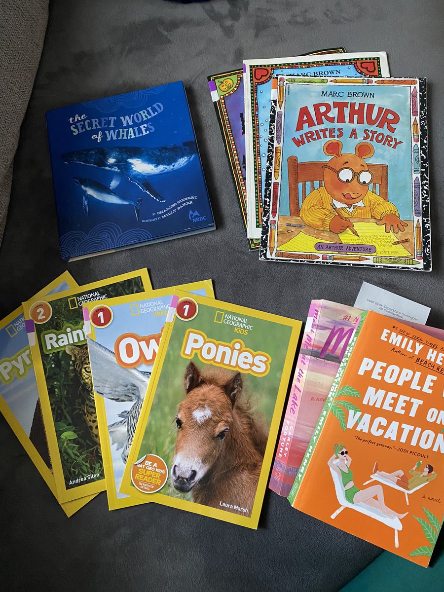 Some afternoon fun with @SBergantz & her crew! A walk, the park and a trip to the book store… my Kindergarteners will be happy on Monday! (& of course I had to grab a few books for myself!) 🛝📚🧡