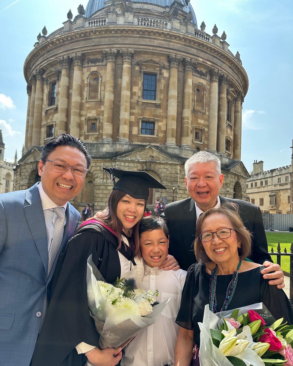 From dreaming spires to conquering heights – officially a <a href="/UniofOxford/">University of Oxford</a> grad! 🎓