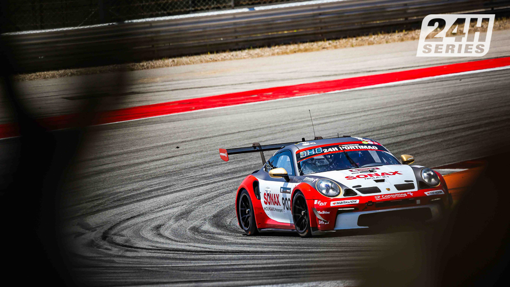 24HSERIES's tweet photo. #24HSERIES | Impressive comeback run so far by #Holmgaard (902). The Danish team dropped to 10th in 992 after earlier wheel hub replacement, but is now back up to 6th in-class.
Up front, #RedAnt (903) continues to lead @RedCamelRacing (909) by 1-lap.
#24HPORTIMAO https://t.co/mGt0Wpp502