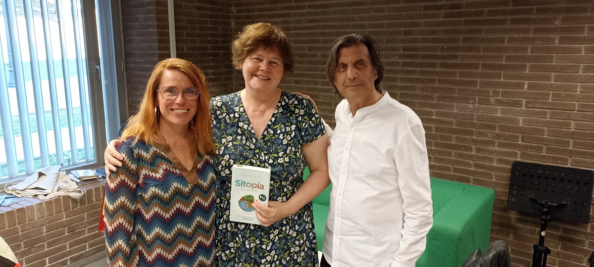 JLPnosolocine's tweet photo. Entrevista a Carolyn Steel. Arquitecta y autora de los libros "Ciudades hambrientas" y "Sitopía"
https://t.co/GkvG4OqbTD .@carolynsteel @blanca_holistic @txerrac https://t.co/m6qWJydT2l