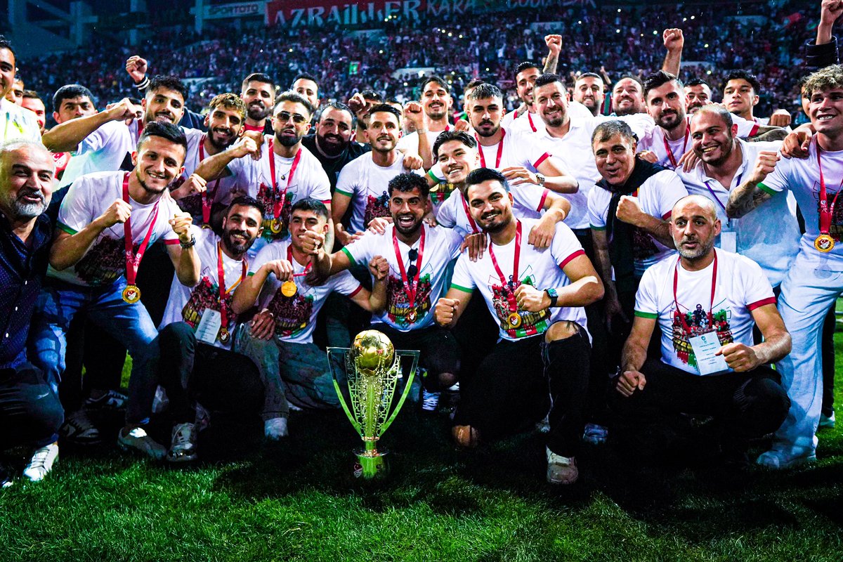 TFF 2. Lig Kırmızı Grup'ta şampiyon olarak Trendyol 1. Lig'e yükselme başarısı gösteren Amed Sportif Faaliyetler, düzenlenen törenle şampiyonluk kupasını aldı.

Hoş geldin @amedskofficial