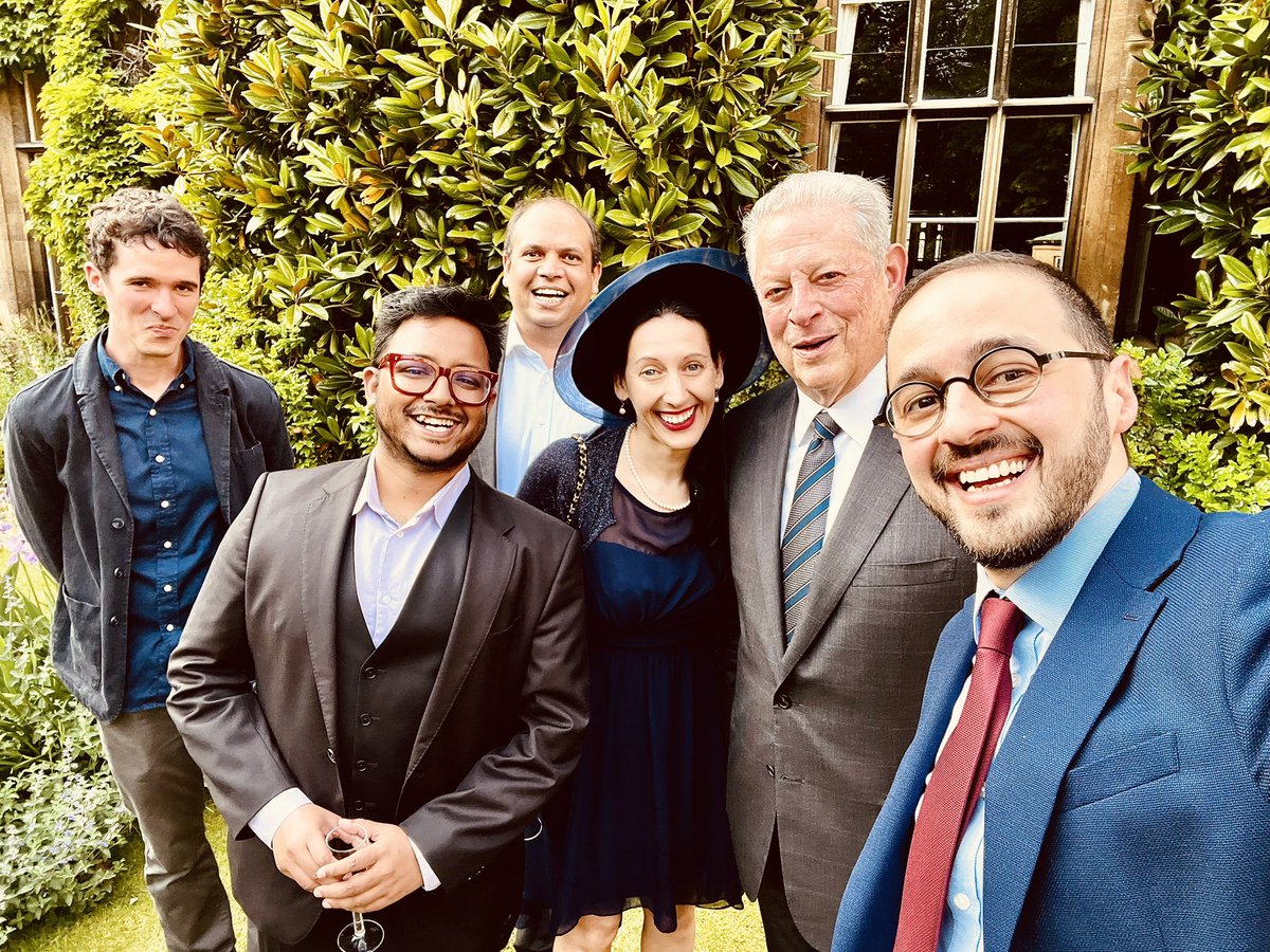 A wonderful evening with our climaTRACES lab leads and the inspirational @algore discussing the importance data driven research focusing on #climate, #nature, #environment, and #sustainability (and political will) @Kings_College! More here: climaTRACES.org