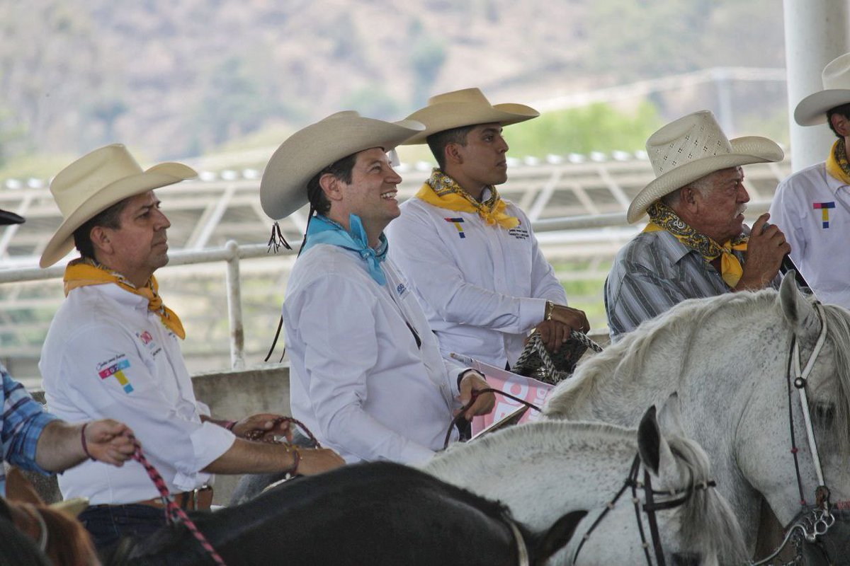 ¡Morelia rural seguirá contando con mi apoyo! Junto con mis amigas y amigos de Jaripeos Rancheros Michoacanos, Amigos del Caballo en Michoacán y Charros Unidos del Sur recorrimos Cuto de la Esperanza. 🌾🐎🤠 #AlfonsoX2✌️