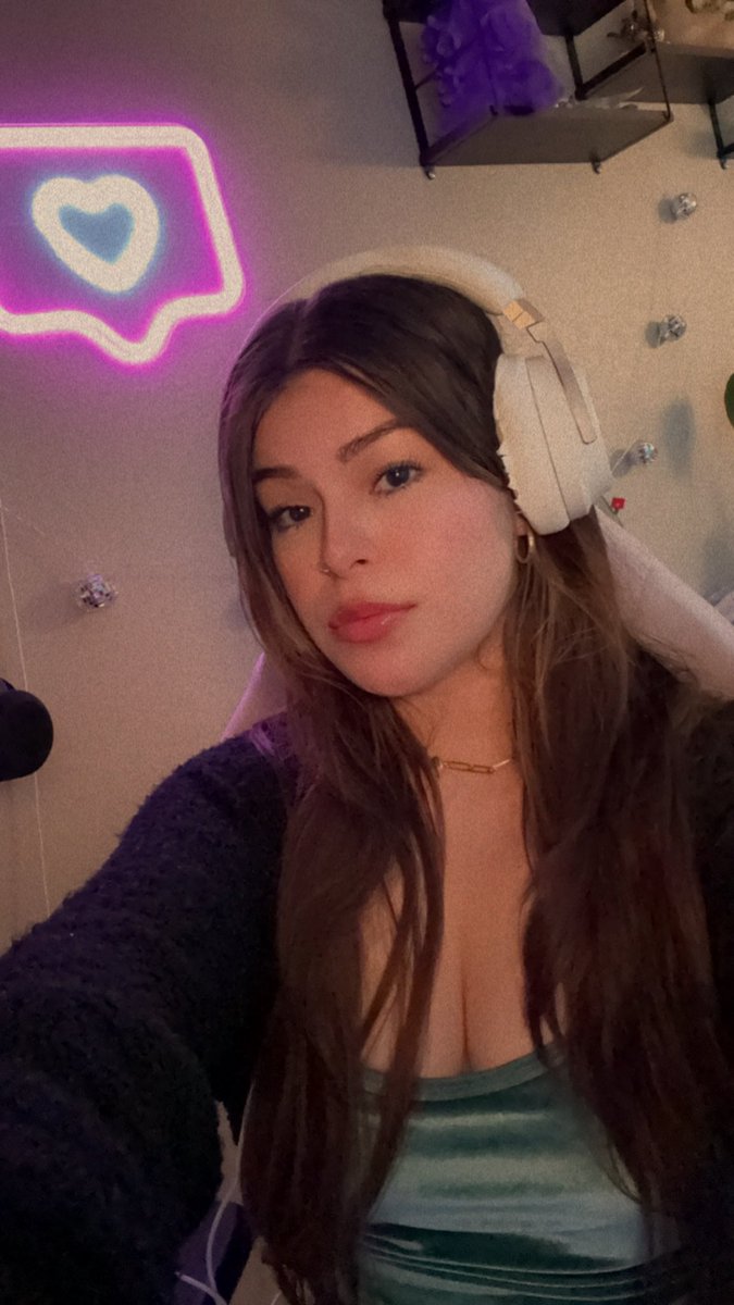 Ok GUYS WE BACK LIVE AT 4PM OST with my obs fixed finally 🫶🏻 Hope to see you guys back in there 🥺💖🍒
