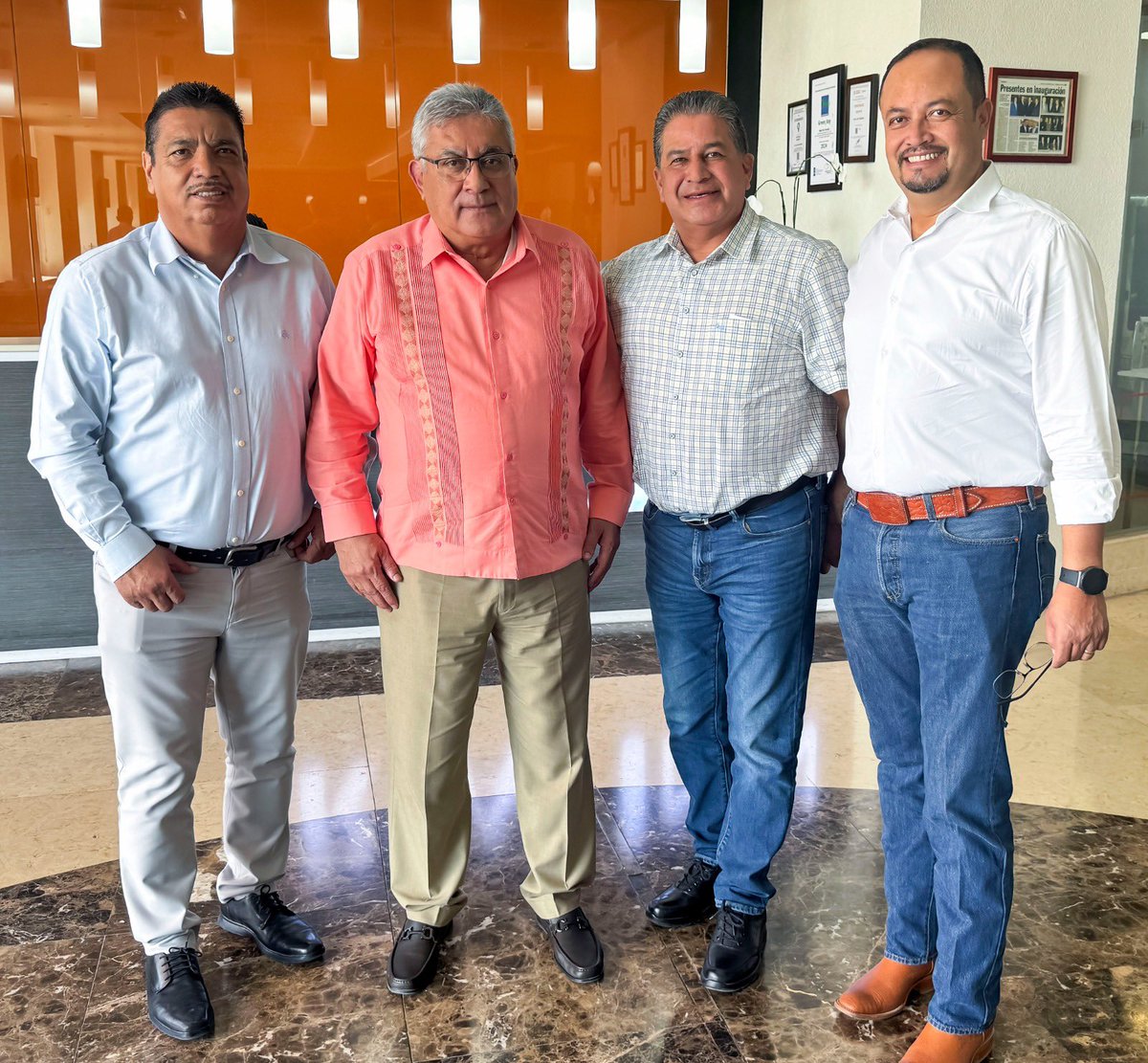 alfredvalles's tweet photo. Las demandas de los agremiados del SNTE en Durango y la Región Lagunera son prioridad para el Sindicato. Hoy se reunieron el líder nacional  Mtro. Alfonso Cepeda y los Srios. Grales. de @Snte12Durango Alfonso Herrera @SECCION35_SNTE Arturo Díaz  y @Seccion44SNTE, Efrén Estrada. https://t.co/aXfmvY5d6w