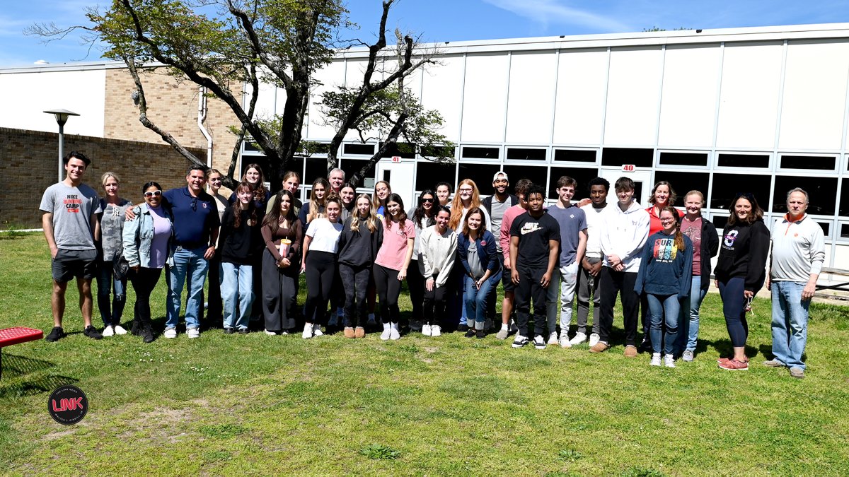 TheLinkNews's tweet photo. This afternoon students &amp; coaches of @Oceanathletics particiapted in a course given by U.S. Center Mental Health &amp; Sports Dr. Skye Arthur-Banning and Margaret Domka @MHandSport  We will have a full story soon at https://t.co/xTZBb4Ay1k https://t.co/pOazVkW3eX