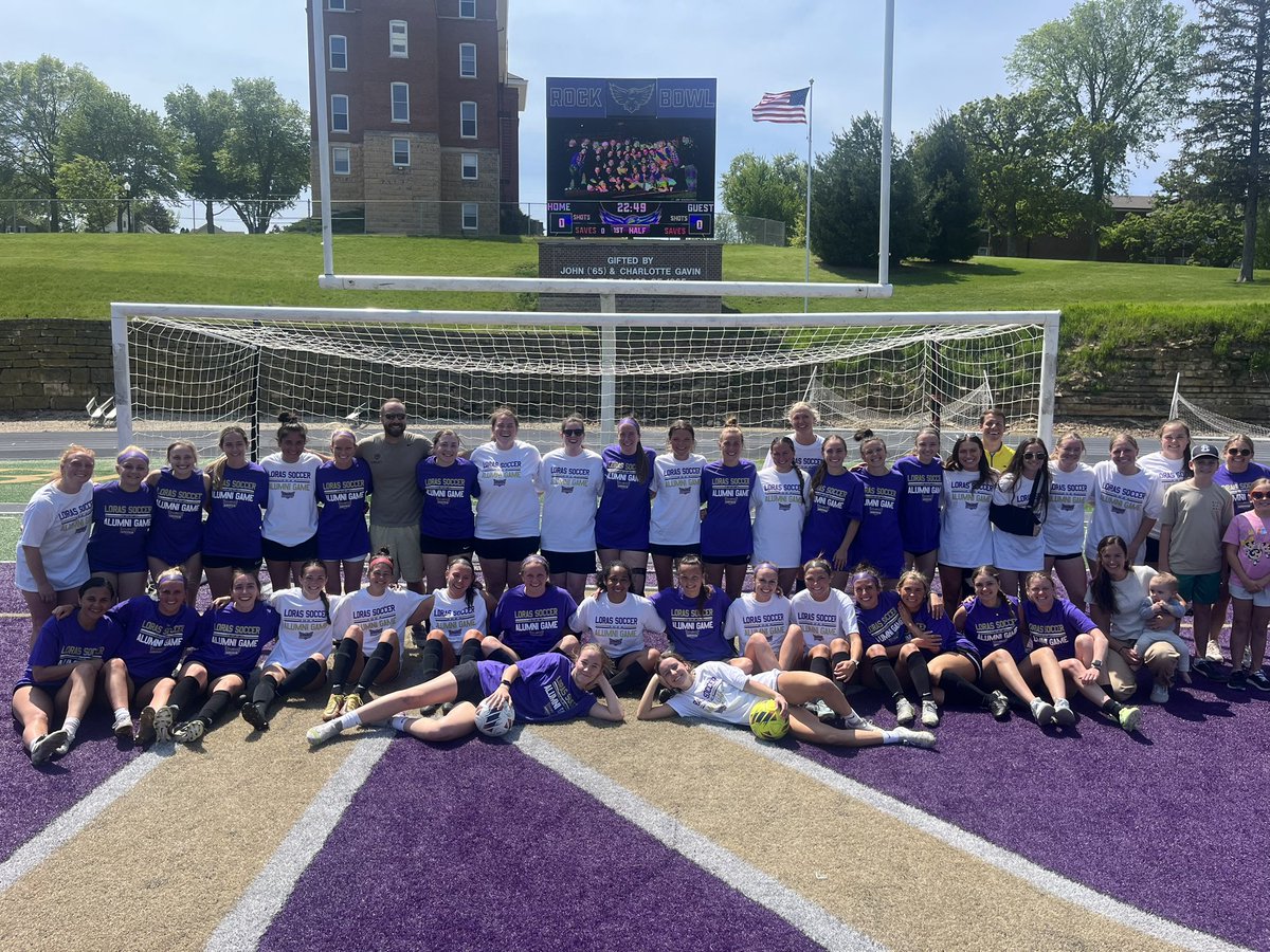 Best Day Ever! Thanks to all our amazing Alumni for coming back today! #GoDuhawks 💜💛