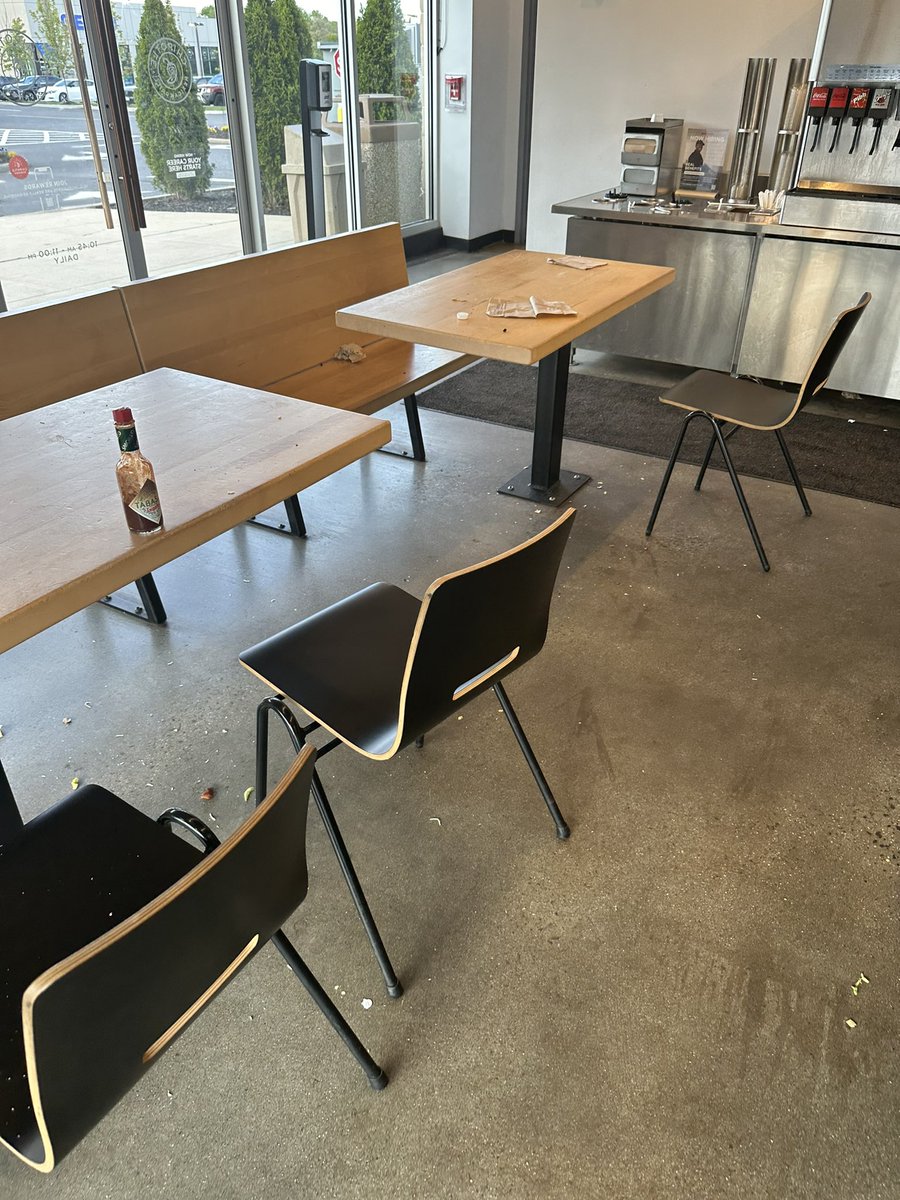 sseligson's tweet photo. Chipotle COMMACK gross @ChipotleTweets https://t.co/grcuyAAjff