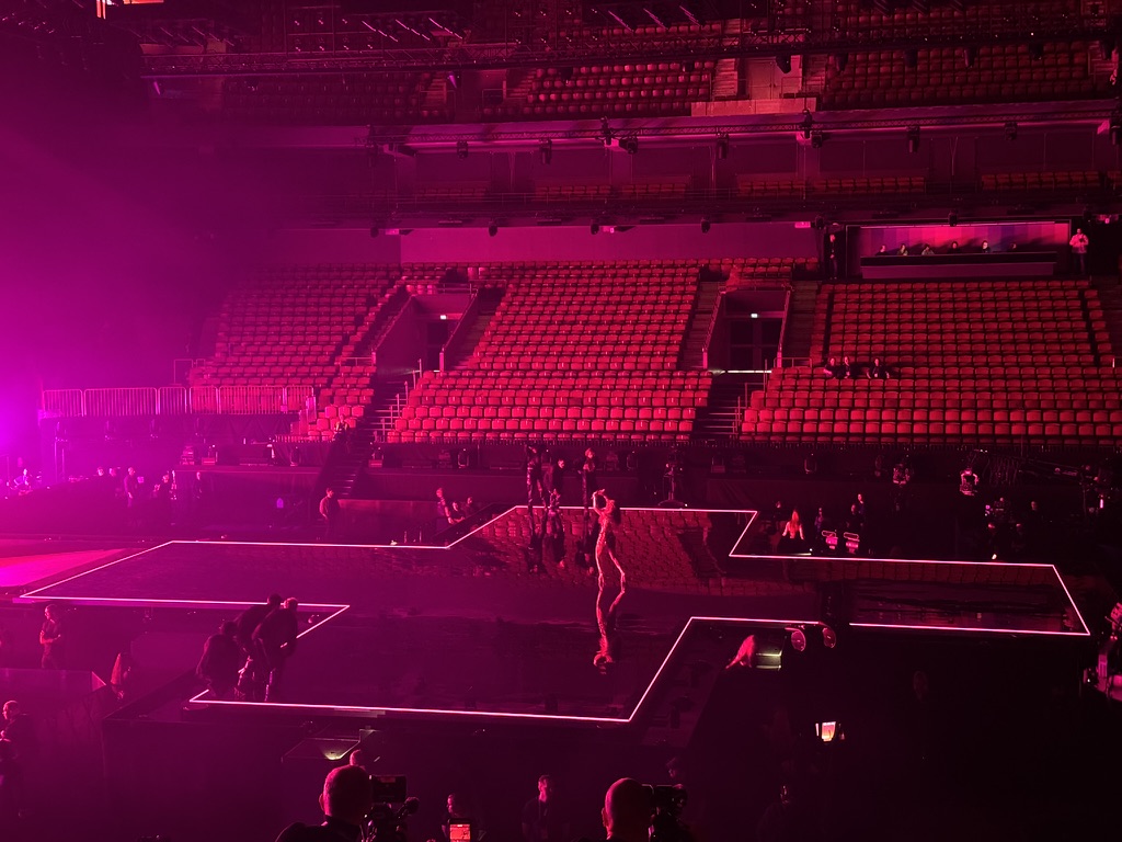 12PointsUSA's tweet photo. Omg, a clue about the winner was there the WHOLE TIME #Eurovision2024 https://t.co/Qjy4lstyF0