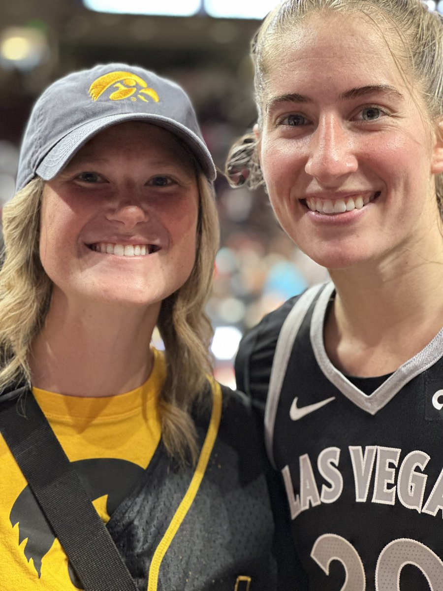 Kate Martin !!! The Money Martin!! I am so glad I could see her WNBA debut in person!! @kate_martin22 thank you for signing my shoe 🖤💛🖤❤️