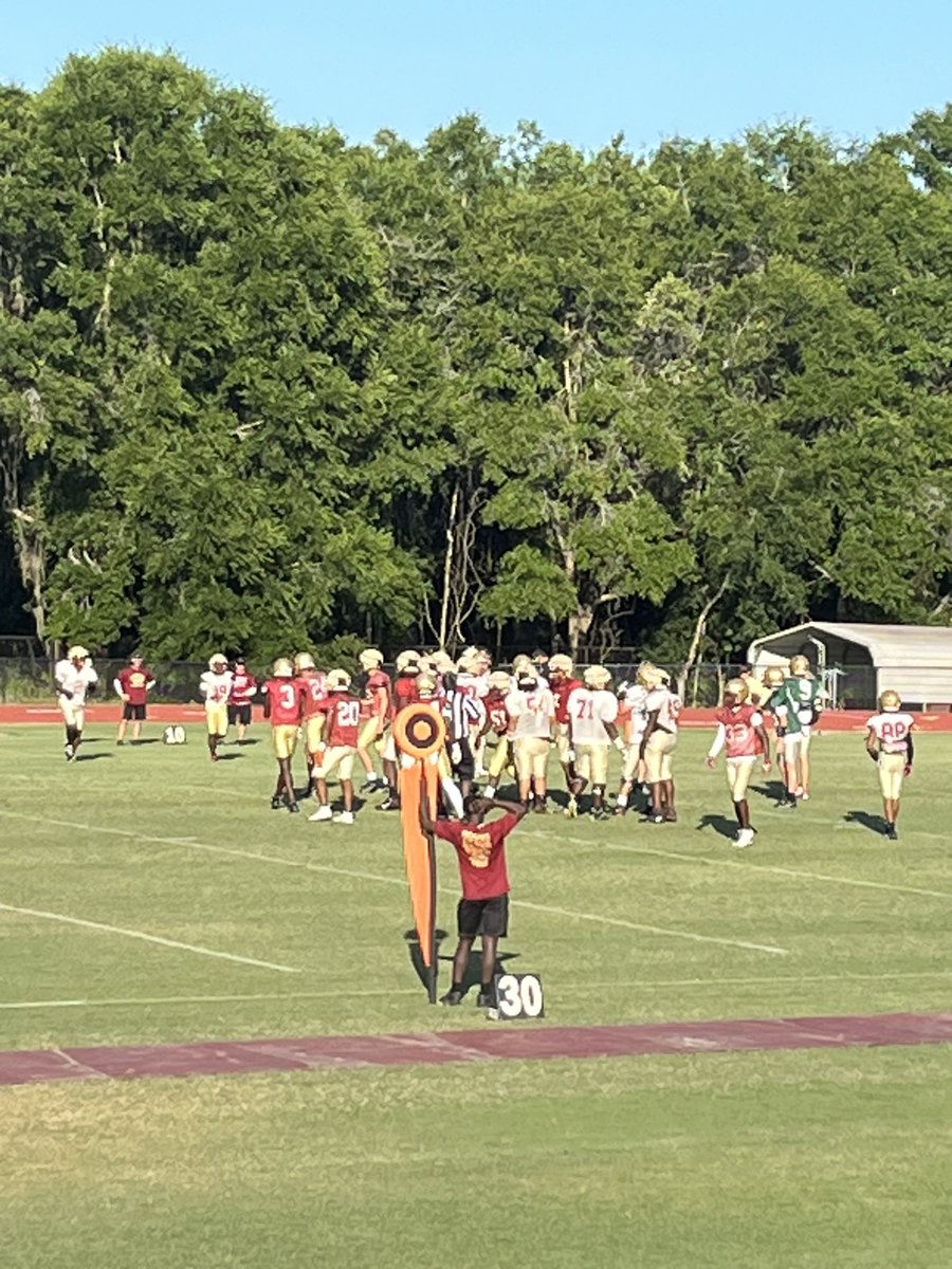 fhtdclub's tweet photo. JV &amp; Varsity bangin it out in the @FloridaHighFB Garnet &amp; Gold Game🏈🏈 #1team1goal https://t.co/WL48iBzZTx