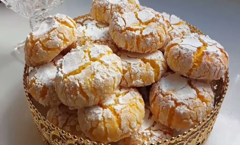 recipesroyale's tweet image. 🌟 New Recipe Alert: Ghariba Semolina and Coke Cookies! Chewy, delicious, and perfect with tea. 🍪☕ Made with fresh citrus zest, apricot jam, and quality coconut. Give these a try, and let the flavors wow you! 🎉 #BakingMagic #CookieLovers