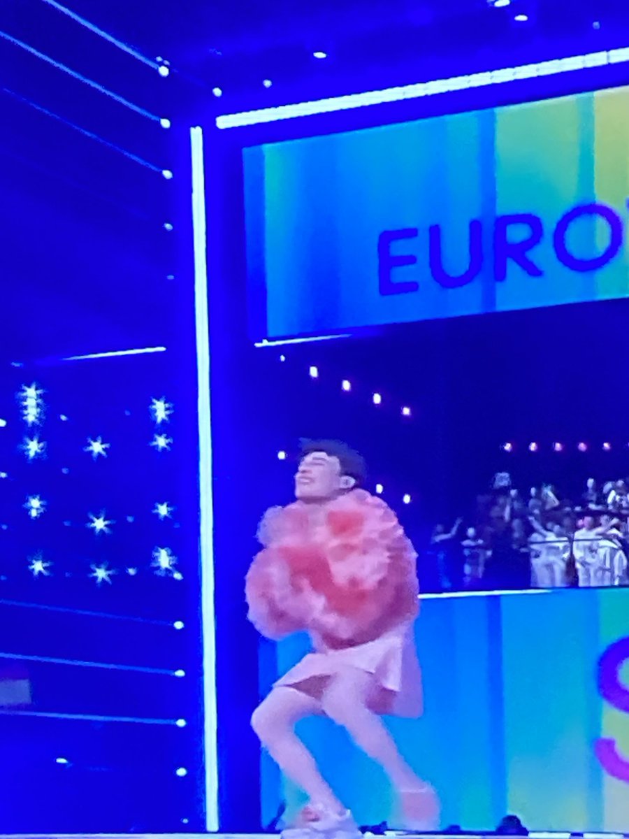 This guyrl has just won #Eurovision so stop criticizing Harry Styles 😜 By the way! Skirts are a bit uncomfortable, they’re overvalued haha #HappyWeekend