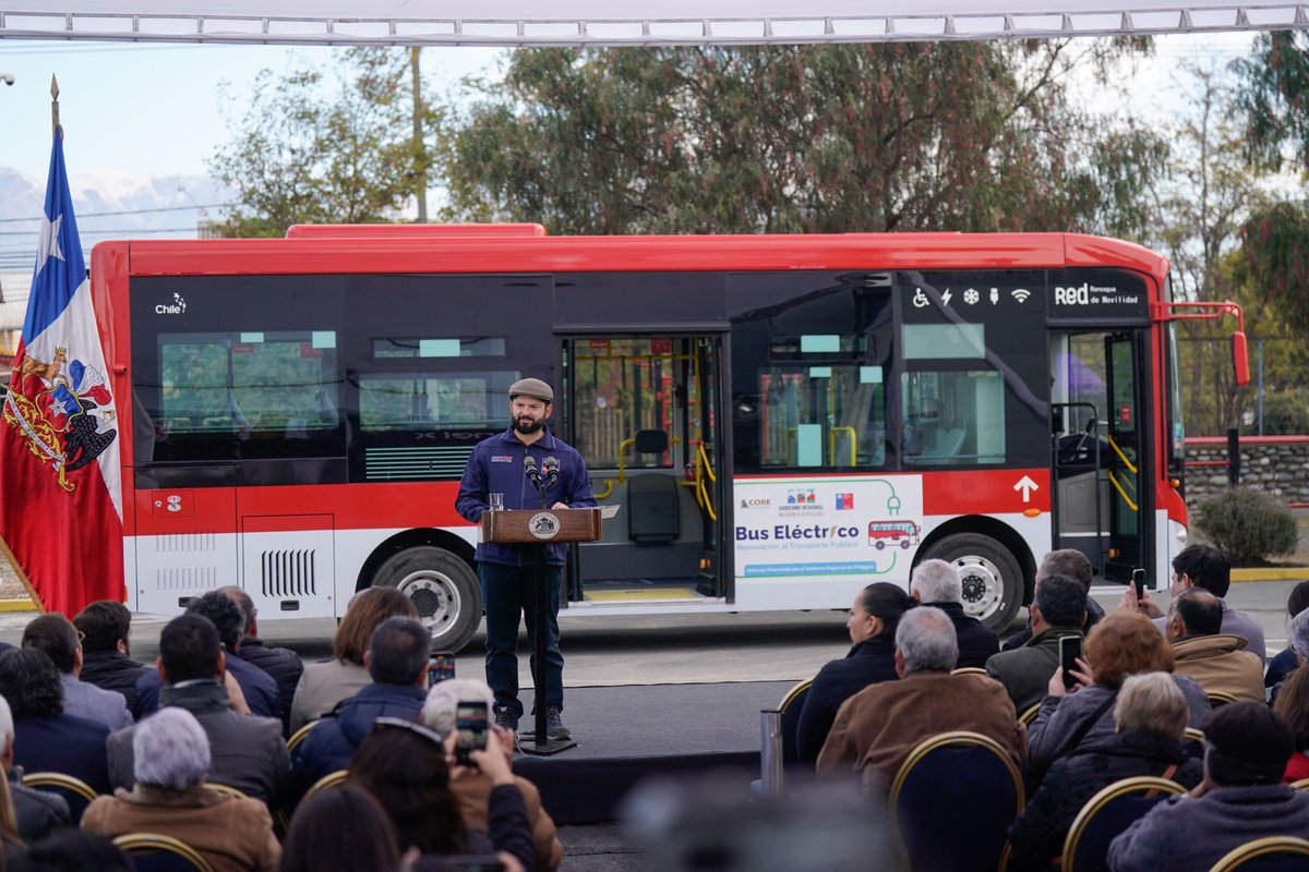 ¡Nuevo transporte público eléctrico para Rancagua! 🇨🇱⚡️ El Presidente @GabrielBoric, junto con el ministro @JuanCaMunozA, dio el vamos a la operación de 10 buses eléctricos que beneficiará a cerca de 266.470 personas 🙌