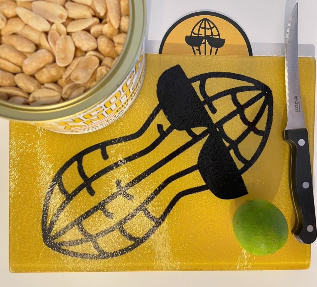 Time to cut up a little bit! 🥜🍋‍🍺

Grab a handful of Hancock Peanuts and slice some limes on our glass cutting board. Comes in ✌️sizes.

Boom:hancockpeanuts.com/product/hancoc…
#friday #weekend #lime #hancockpeanuts #Beverage

#hancockpeanuts #yeschef #cutthelimes #bartender @corona