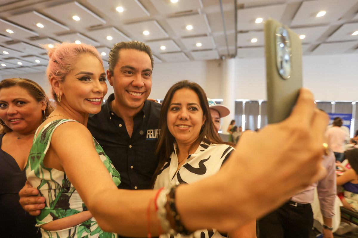 FeliFerMacias's tweet photo. ¡Este es el proyecto de las mujeres!
Querétaro será un municipio pionero en su fortalecimiento, en la igualdad y en mejores oportunidades.

#OrdenConRumbo https://t.co/5hStjx2LoX