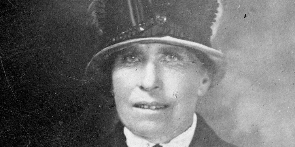 #HappyMothersDay today we're remembering the 'Mother of the Navy' Emily 'Ma' Burrows - in the early 20th century she adopted the sailors of New Zealand. She was known by everyone on the naval base for her home baked goodies, and offers to darn socks etc. #NZNavy