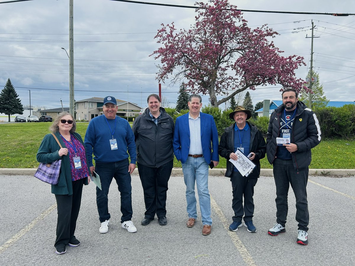 Knocking doors with common sense Conservatives! It’s all about coming together as a team, and making a difference💙

#cpc #cpcpoli #commonsensecanvass #kingstonontario #stopthecrime #axethetax #buildthehomes