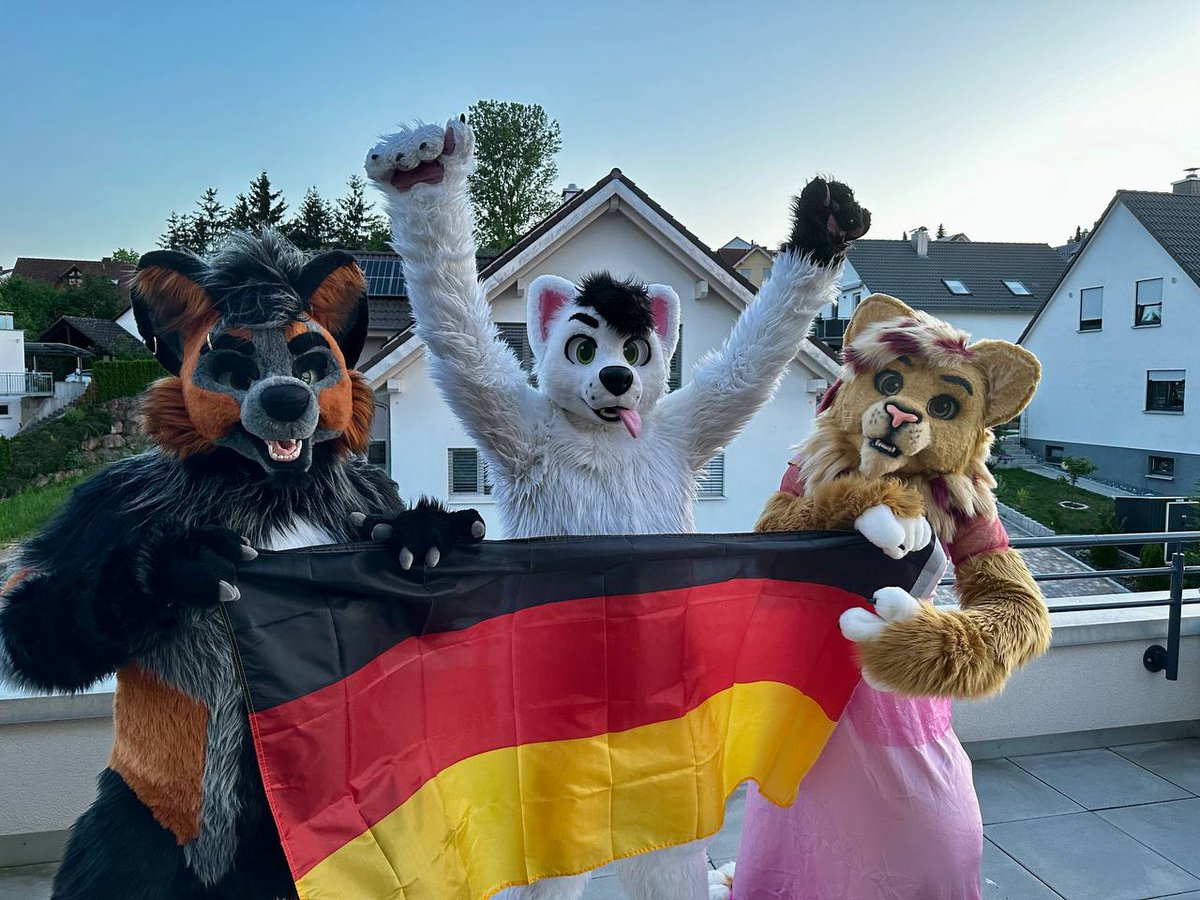 We placed 12th at the #Eurovision2024 Song Contest....yay thats a decent placing. Good Job Isaak!!!

Congratulations to 🇨🇭 SWITZERLAND🇨🇭 for winning! Such a cool Song.

Switzerland, we will visit you next year for the Contest! :3

With <a href="/DjMaCiD/">ᗰᗩᑕIᗪ</a> <a href="/aphinion/">Aphinic Tiger 🇩🇪🇪🇺 @GLC @FV @NFC</a> and me!
