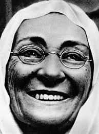 Sen bir evlat yetiştirdin, O bize bir Vatan bıraktı.

Anneler Günü Kutlu Olsun..