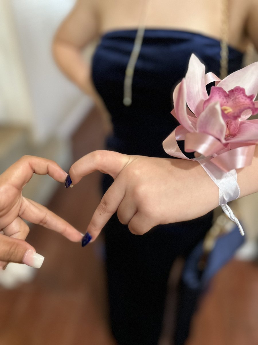 Senior Prom!! 💗😭 #MomLife #TheBestLife #HaveTheTimeOfYourLifeBaby 💃🏻 #SeniorYear