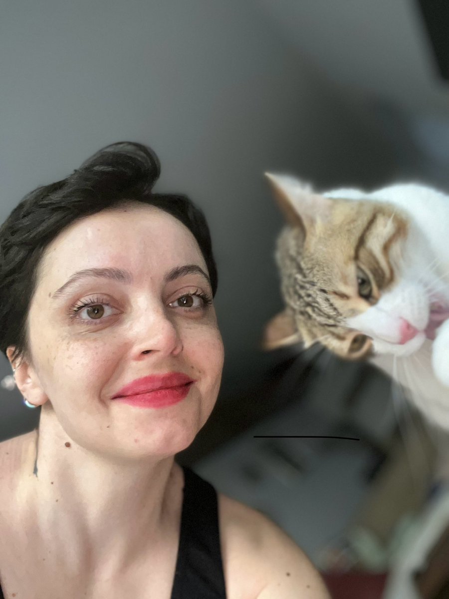 cagladeyn's tweet photo. Bu hayattaki en büyük şansım sizlersiniz. İyi ki annenizim. 
İdris, Chloe, Şans, Bitter. 🧿🌷🎉💙 https://t.co/KCHuZ4XpyS