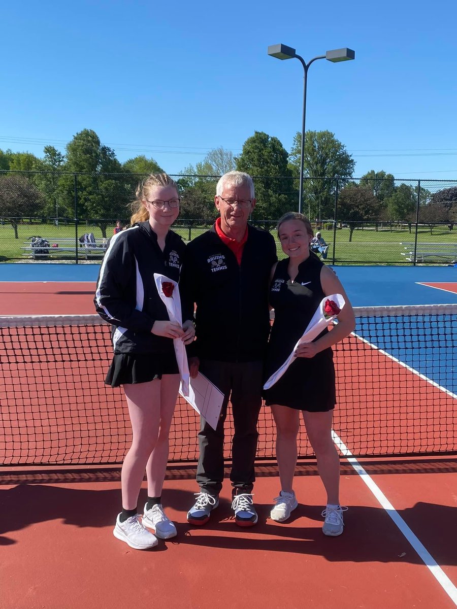 Elwood Honoring the seniors of @BlackfordBruins at the Elwood Lady Panther Tennis Classic. Thanks for coming to our invite.