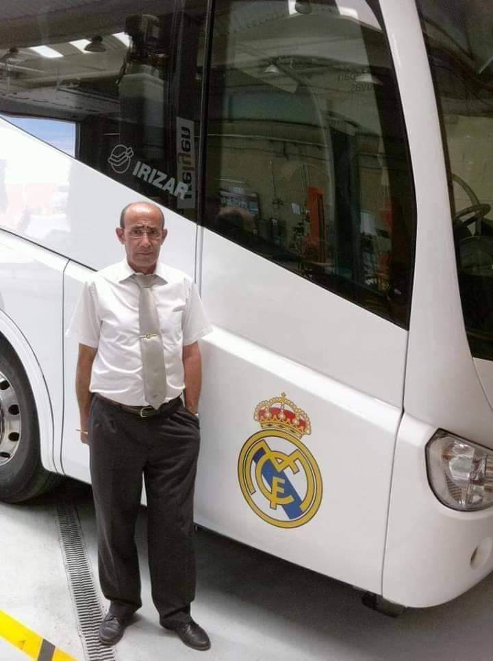 Энэ бол Фернандо. Реалын автобусны жолооч. Тэрээр Аваргуудын Лигийн финалд ЧЕЛСИ, МАН.ЮТД, МАН.СИТИ, АРСЭНАЛ нараас ч олон удаа ирсэн. Фернандо шиг байя #гэнээ