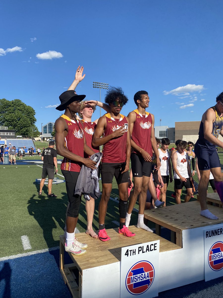 Moving on to Sectionals Boys 4x400m Huge PR 3:25:00!! #Slowfeetdonteat!! @NKCSchools @N2SportsTonka @Winnetonka