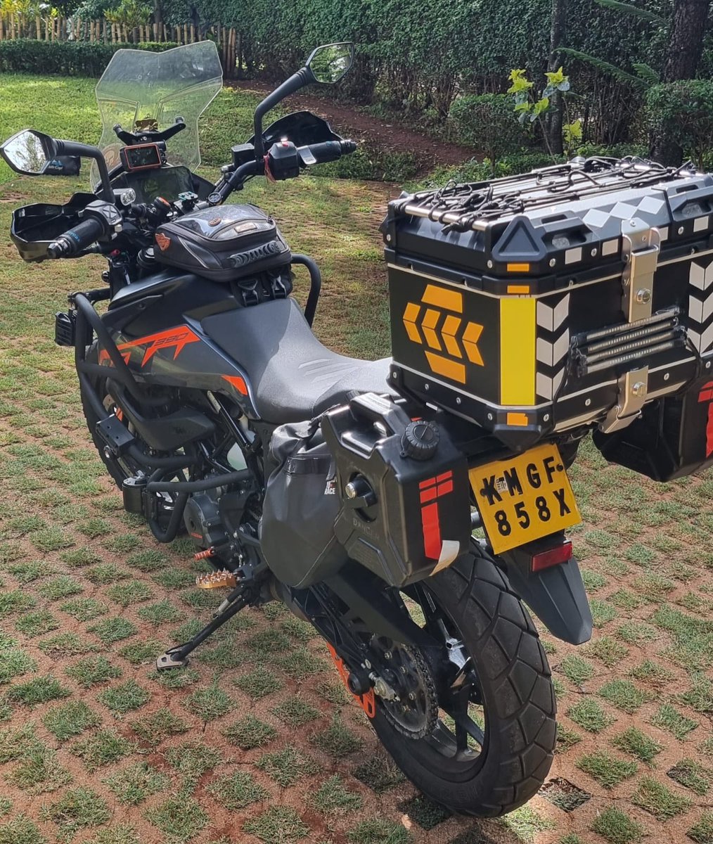 This resplendent 🤯🤯, fully registered, fully loaded, dealer maintained 2022 KTM Adventure 390 is STILL up for sale 🥳🥳🥳

Usistuliwe na bei, call tuongee💯...wanaume ni kuelewana...

The bike is NOT the base model and comes adventure loaded with the following extras;