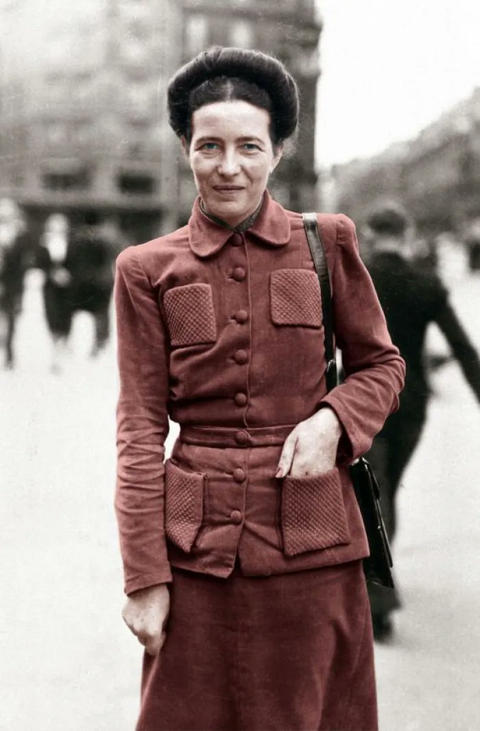 'Old age was growing inside me. It kept catching my eye from the depths of the mirror. I was paralyzed sometimes as I saw it make its way for me so steadily when nothing inside me was ready for it.'
― Simone de Beauvoir, 'La Force des choses'
#Literature