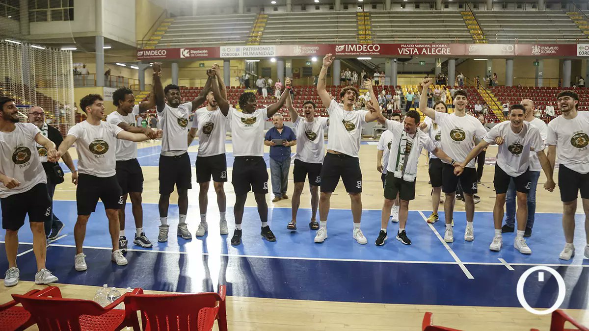 VIVE EL BASKET CON EDUARDO BURGOS: 

El Coto Córdoba vence al Anagán-El Olivar de Zaragoza, acaba imbatido como campeón del subgrupo 3 de la Fase de Ascenso a LEB PLATA y es homenajeado por sus seguidores en Vista Alegre.

viveelbasket.blogspot.com/2024/05/el-cot…