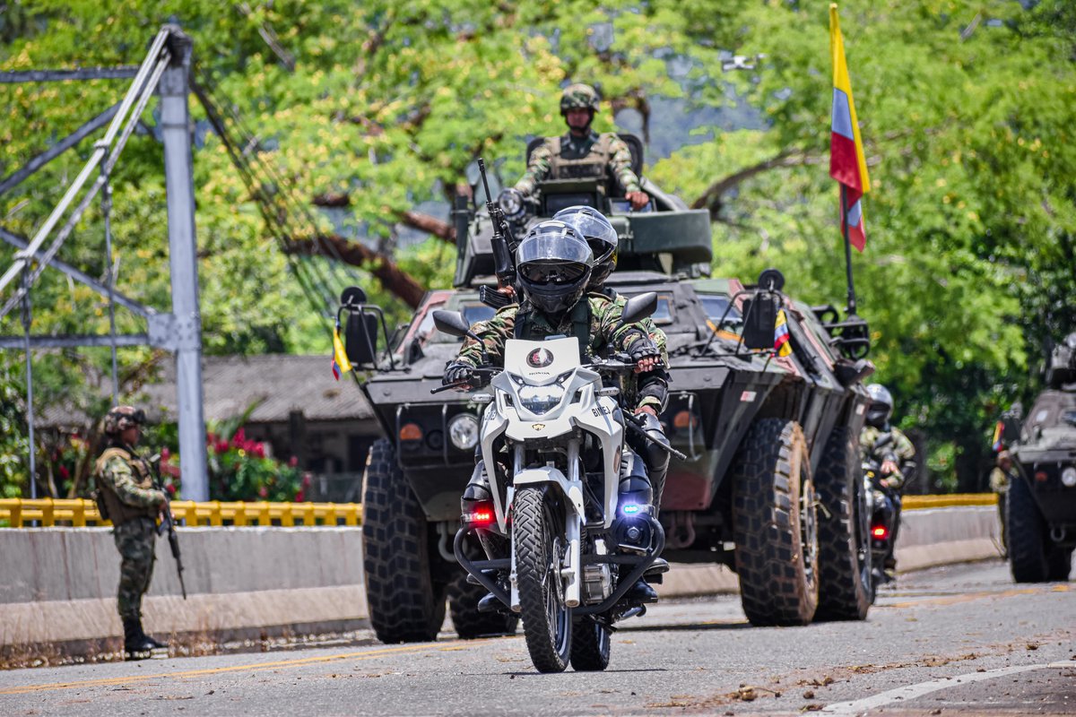 Presentes en las diferentes carreteras del país están los soldados de la Brigada Liviana de Caballería, prestos a su movilidad.
#ViajeSeguro
#FelizDíaMamá