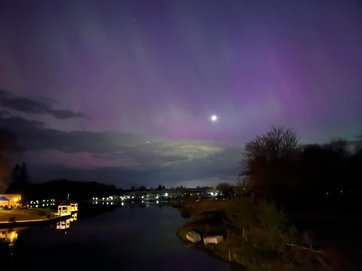 Spectacular 💫 There is a possibility of round two tonight.  😃 👀 😋 📸  Will you be watching the skies tonite?  #ontario #lakecountry #AuroraBoreal