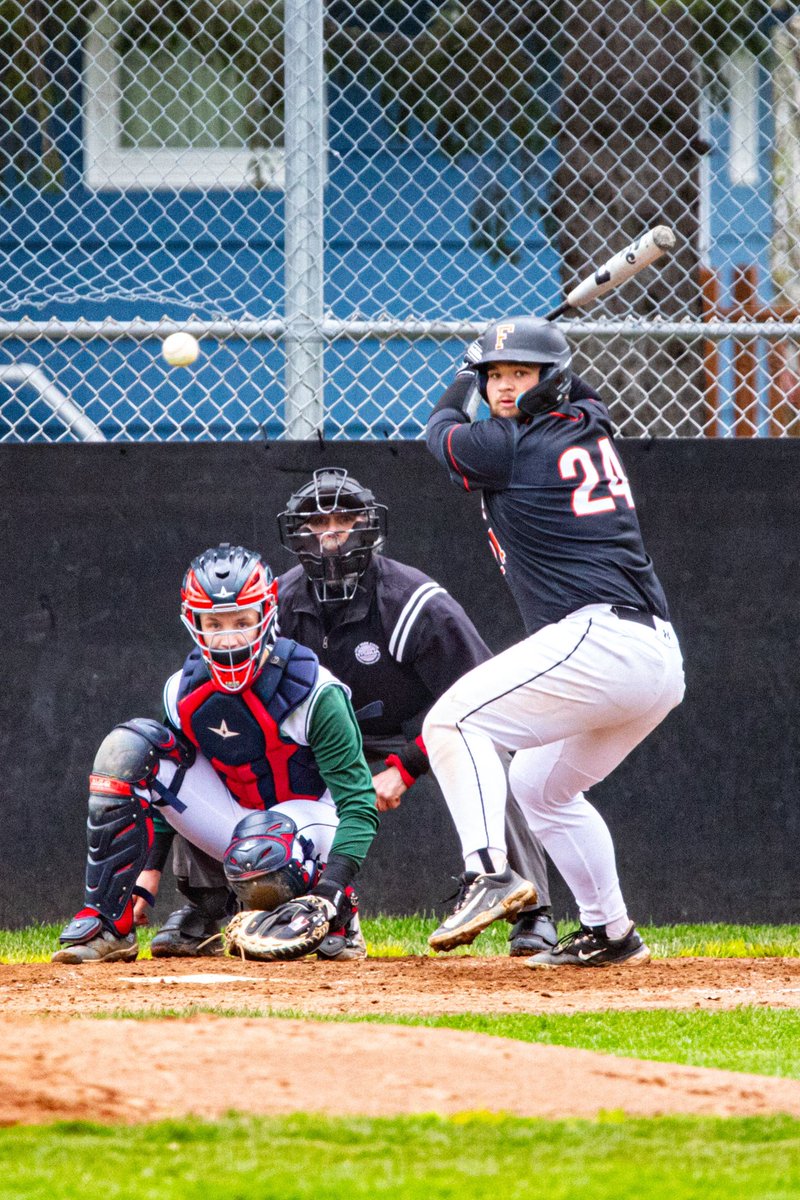 FredoniaHSathl1's tweet image. Before tonight’s game vs Jamestown the Fredonia baseball team will celebrate their two senior players. Congratulations to Owen Rush and Nathan Sercu and good luck to them in the future. @FredoniaCSD @TheObserverNY @WNYAthletics @Section6_NY